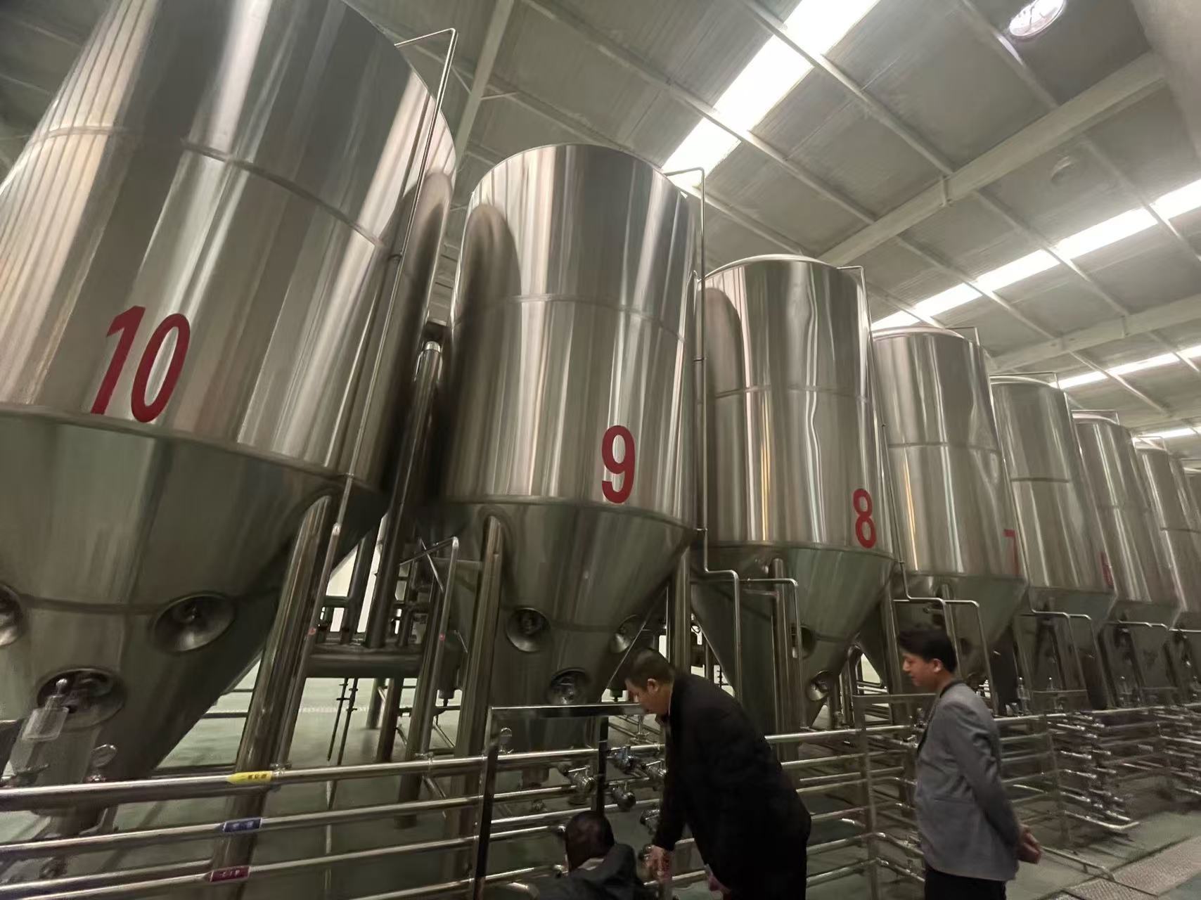 自流井精酿啤酒设备厂—平面布置、设备设计、制造、调试、培训等一条龙服务